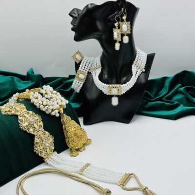 باك تقليدي أبيض