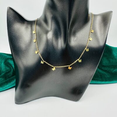 قلادة الفراشة